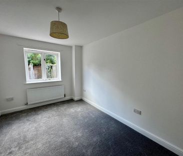 4 bedroom terraced house to rent - Photo 3