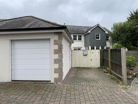 4 bedroom detached house to rent - Photo 2