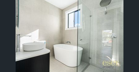 PERFECT FAMILY HOME! - Photo 4