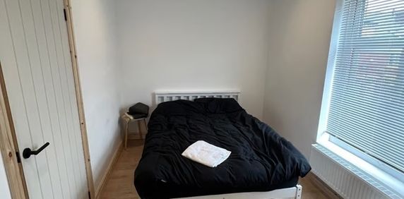 Room in a Shared Flat, Tallis Street, M12 - Photo 2