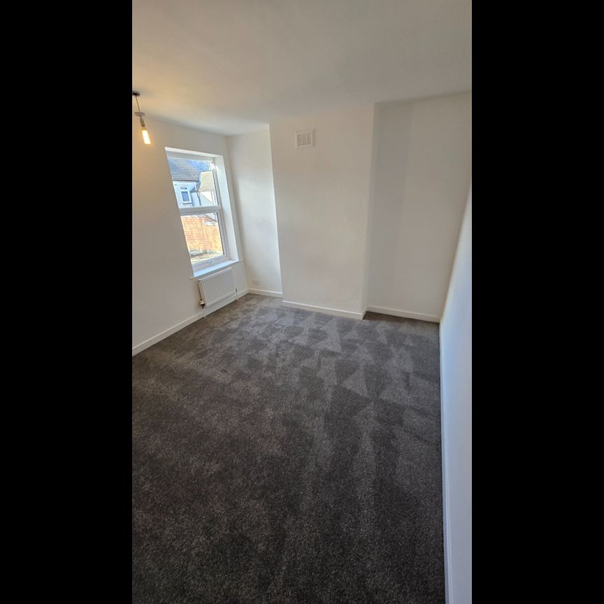 2 Bed Terraced House, Ladysmith Street, NG2 - Photo 1