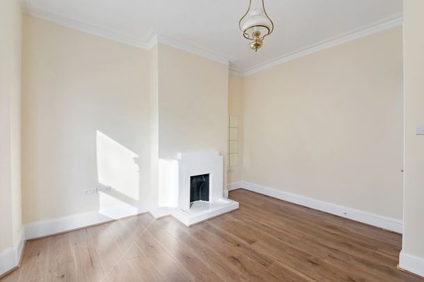 Graveney Road, SW17, London - Photo 1