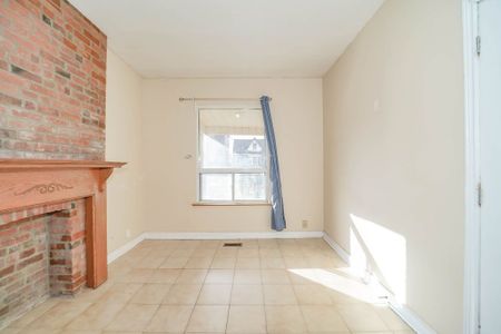 For Lease - 243 Montrose Avenue, Toronto, Ontario - Photo 4