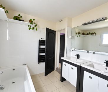 Maison 100m2 3 chambres avec jardin et piscine - Photo 5