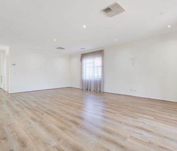 Bright & Spacious! - Photo 6