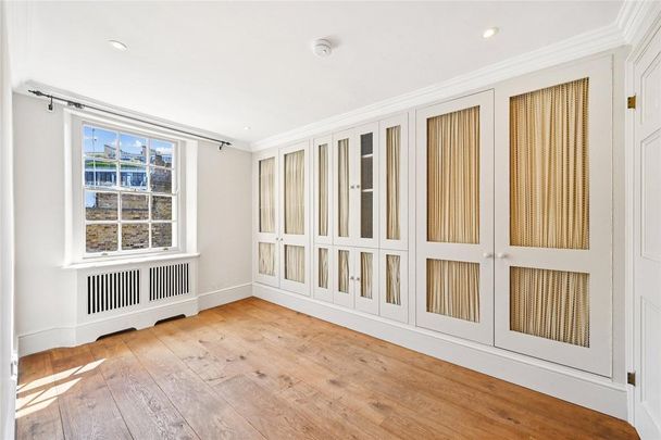 5 bedroom mews to rent - Photo 1