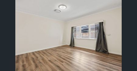 Spacious Three-Bedroom Apartment with City & River Outlooks - Photo 5