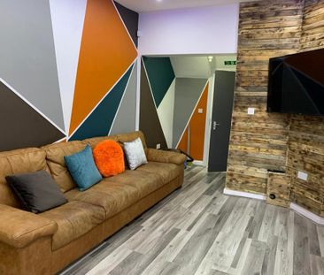 8 bedroom terraced house to rent - Photo 2