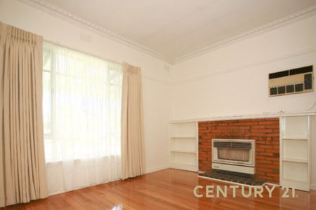 Freshly Painted & Quiet Court Location in a Prime Spot! - Photo 5