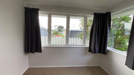Five-Bedroom Family Home in Otangarei - Photo 5