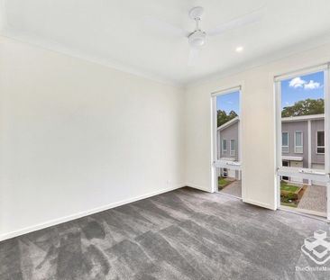 Fully Air Conditioning Modern Town home - Photo 6