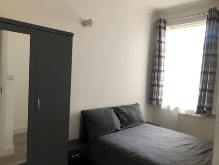 Room in a Shared House, Brenthurst Road, NW10 - Photo 2