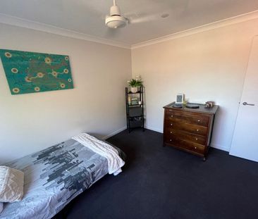 Modern Furnished Room with Private Bathroom, Move in Ready, Ideal f... - Photo 2