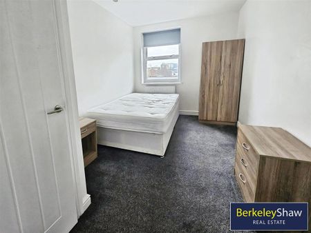 3 bedroom apartment to rent - Photo 4