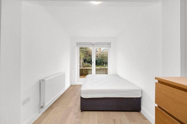 3 bedroom flat to rent - Photo 1