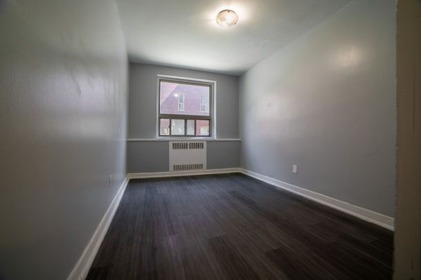 For Lease - 2369 Lake Shore Boulevard Unit# 111, Toronto, Ontario - Photo 1