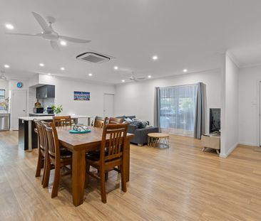 Looks, Location, luxury & Lifestyle! - Photo 4