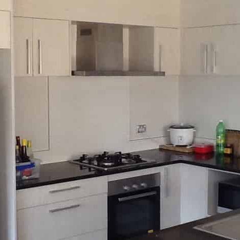 Spacious living - Photo 1