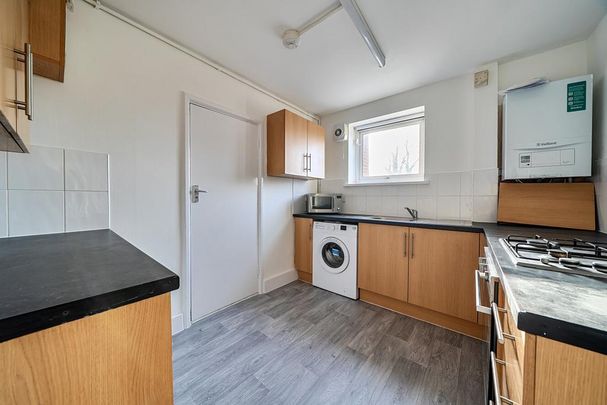 3 bedroom flat to rent - Photo 1