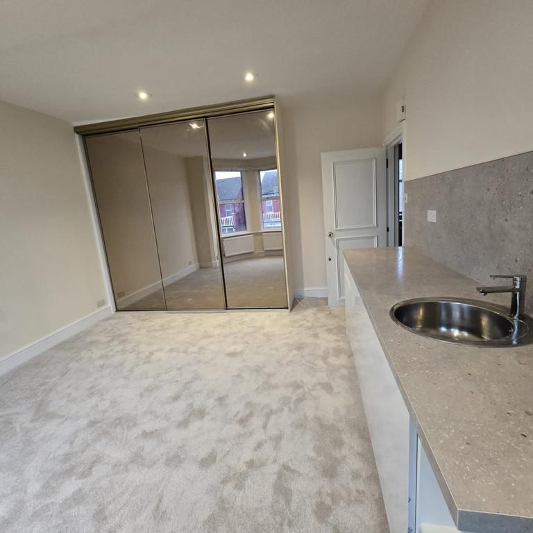 Studio to rent - Photo 1