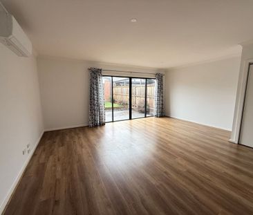 Simple Family Living in a Prime Burnside Location! - Photo 2