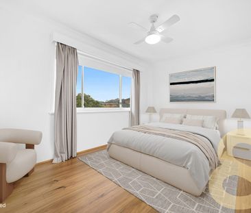 Bright & Stylish Renovated Top-Floor Apartment - Photo 3