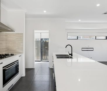 Newly Built Home in Quiet Street - Photo 4