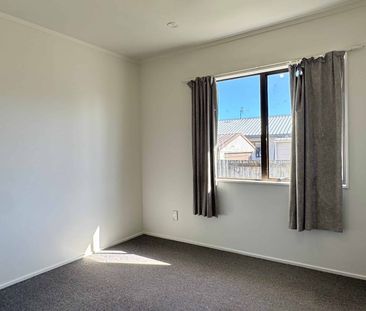 12a Lloyd Drive - Photo 1