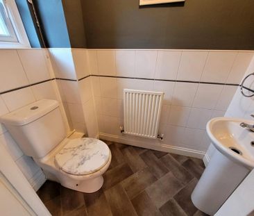 2 bedroom end of terrace house to rent - Photo 5