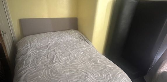 Room in a Shared Flat, Richmond Road, E11 - Photo 2