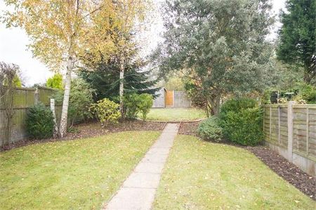 3 bedroom semi-detached house to rent - Photo 5