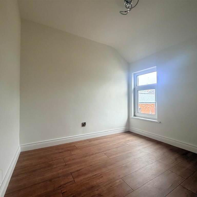 15 Victoria Gardens, Dunmurry, Belfast, BT17 0AG - Photo 1