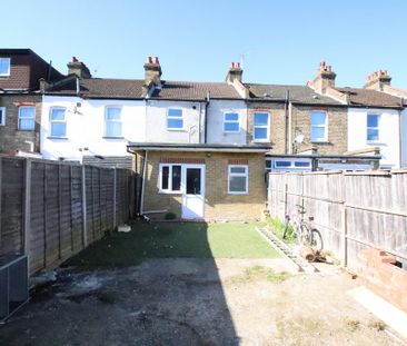 4 bedroom terraced house to rent - Photo 4