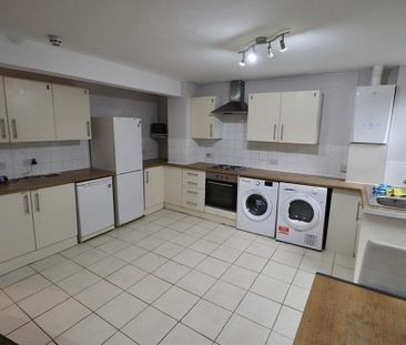 1 bedroom in a house share to rent - Photo 5