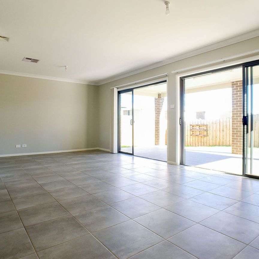 Modern 4-Bedroom Family Home in Sought-After Edmondson Park - Photo 1