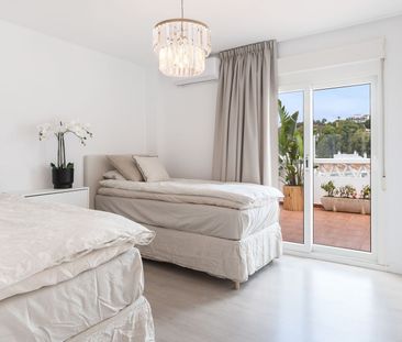 Penthouse in Nueva Andalucía - Photo 3