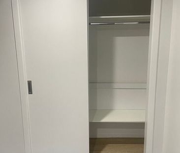 2 bedroom unit in Royal Heights! - Photo 2