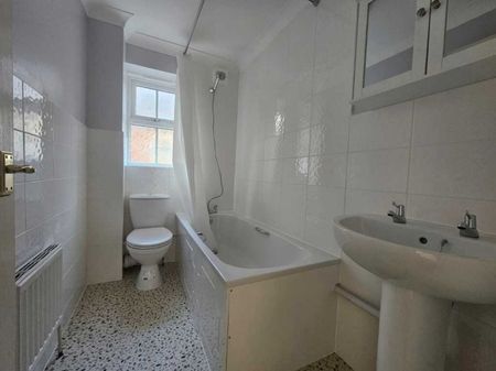 2 Bed Flat on Richmond Park Road - Photo 5