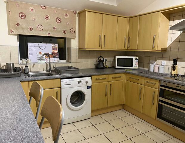 North Road Room 4 - Photo 1