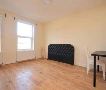 4 bedroom maisonette to rent - Photo 4