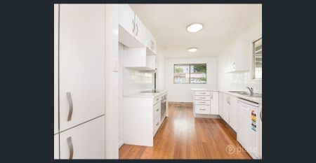 Bright, Neat, and Spacious Family Home - Photo 3