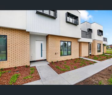 8/17 Welsummer Drive, Clyde North, Vic 3978 - Photo 4