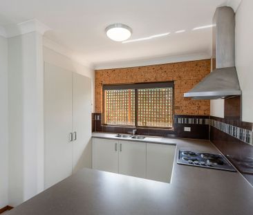 Cozy Townhouse - Photo 4