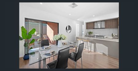 ✨ Modern 4-Bedroom Family Home in a Prime Location ✨ - Photo 4