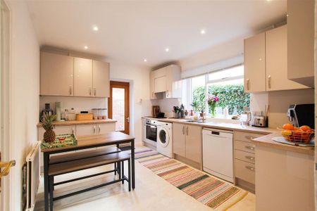 4 bedroom semi-detached house to rent - Photo 3