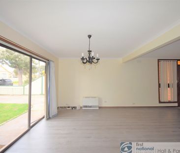 3-bedroom townhouse in unbeatable location! - Photo 3