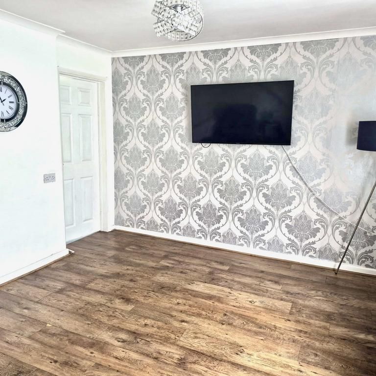 3 bedroom semi-detached house to rent - Photo 1