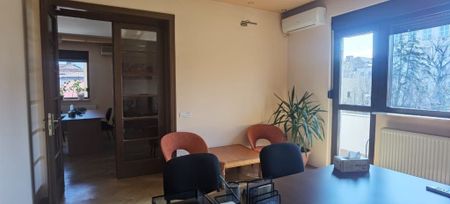 Cașin, Apartament 5 camere, renovat recent, birouri - Fotografie 5