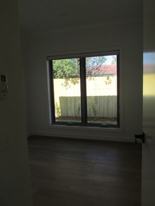 Near new modern unit! - Photo 1