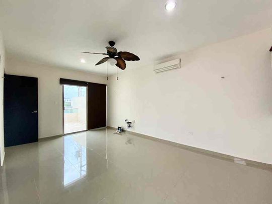 Casa en esquina, totalmente equipada con amplio patio y piscina. - Photo 1